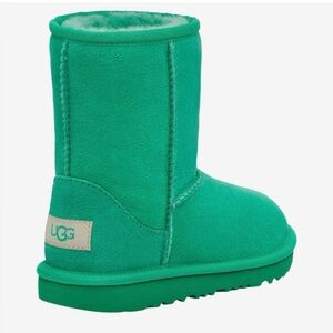 UGG Classic II in Emerald Green (Y5)
